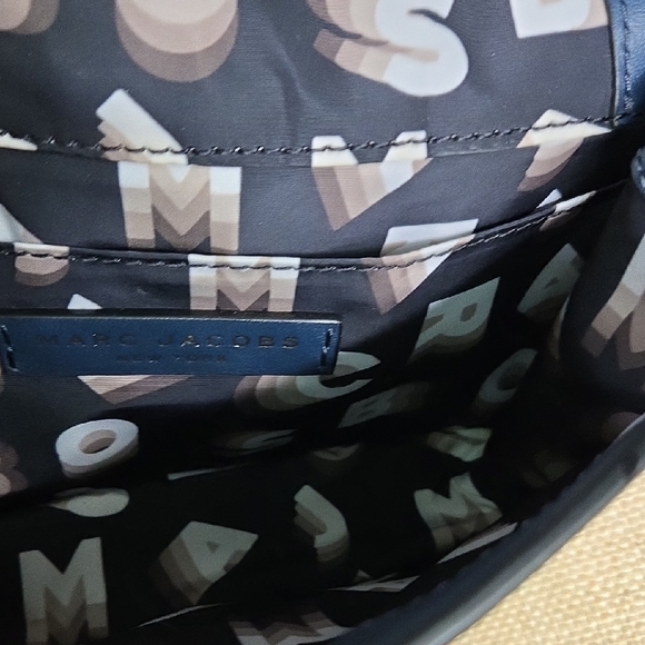 Marc Jacobs Blue Crossbody Bag with Gold Chain - Picture 9 of 16